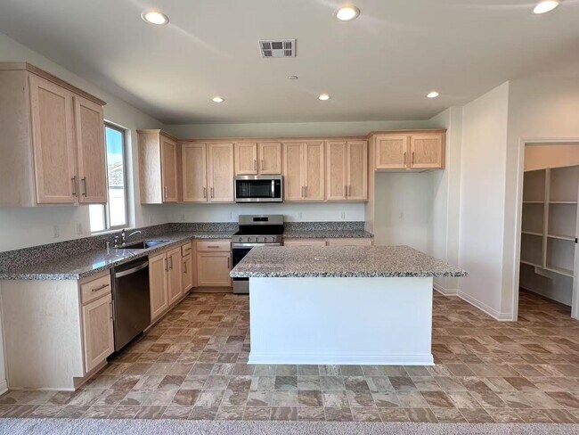 Building Photo - New Home