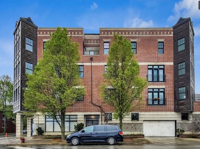 Building Photo - 2505 W George St