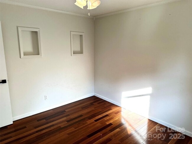 Building Photo - 2054 Hickory Hills Dr