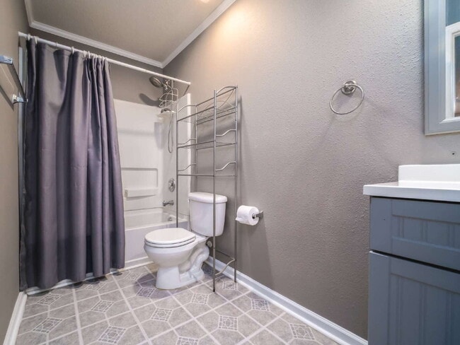 Building Photo - 910 Torsion Lane