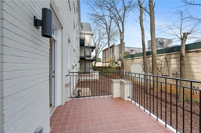 Building Photo - 2909 Peachtree Rd NE