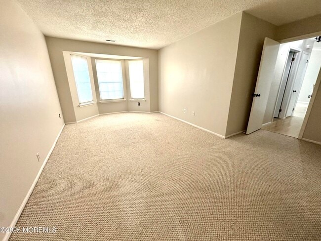 Building Photo - 148 Tulip Ln