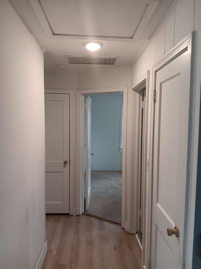 Building Photo - Annual 2 Bedroom + Den / 2 Bath Home – Sar...