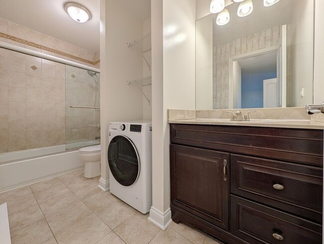 Building Photo - Waterbury Pointe Condominiums