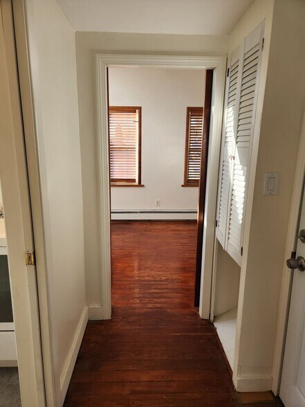 Building Photo - 2 Seminole St