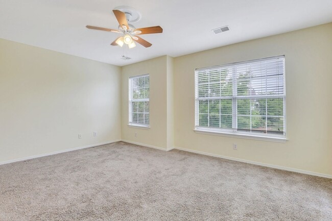 Building Photo - End Unit Townhome For Lease in Godley Park