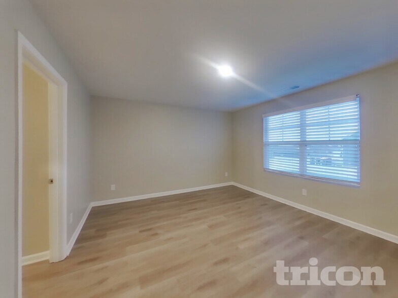 Building Photo - 1013 Pepper Stone Dr