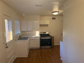 Building Photo - 10841 Ruth Ann Dr