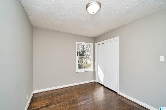 Building Photo - 832 Alden Ave