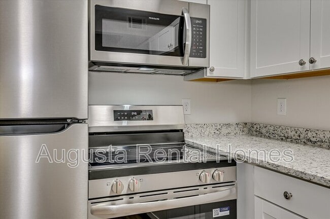 Building Photo - 40 Conifer Ct