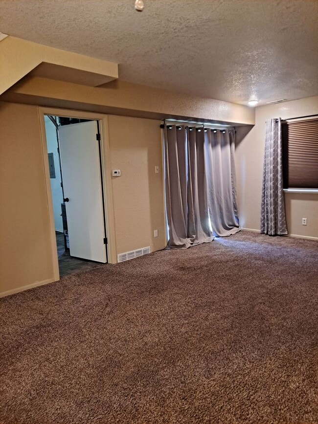 Building Photo - 936-10 Molello   #25-27 Villa Drive