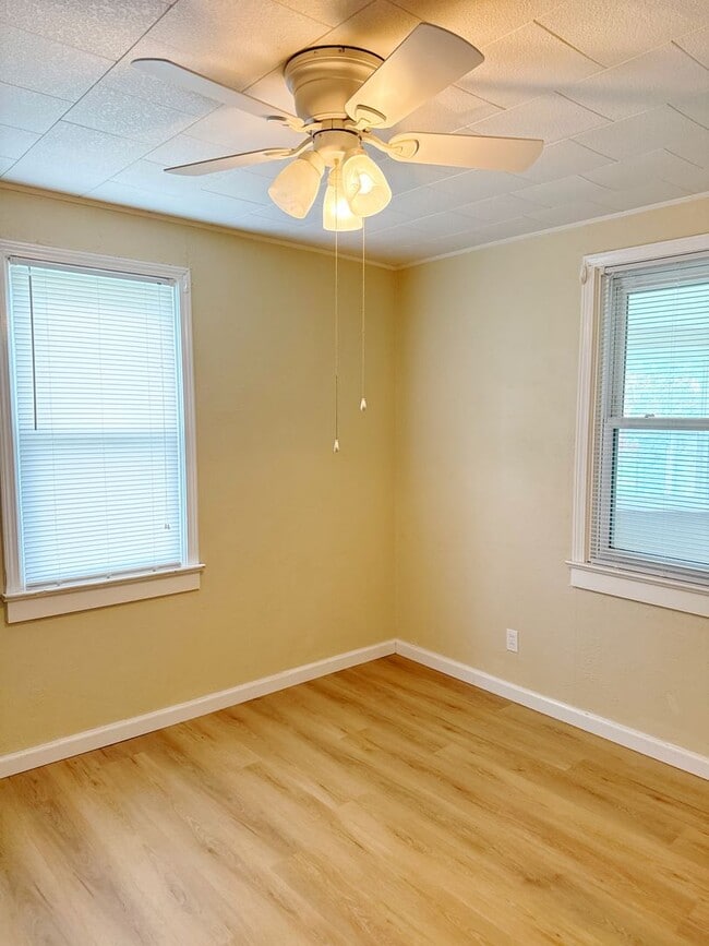 Building Photo - For Rent...850 Rice St, Wood River, IL 62095