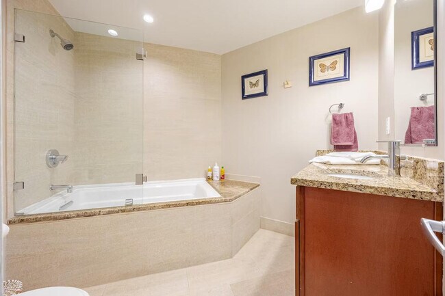 Building Photo - 2720 N Fillmore St