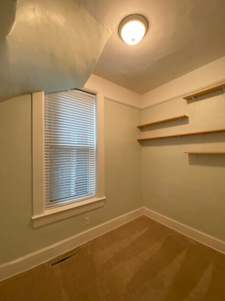 Office - 903 N Wood St