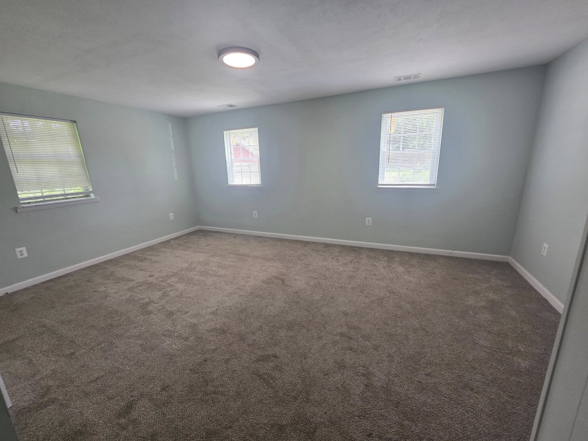 Building Photo - 7339 Green Acres Dr