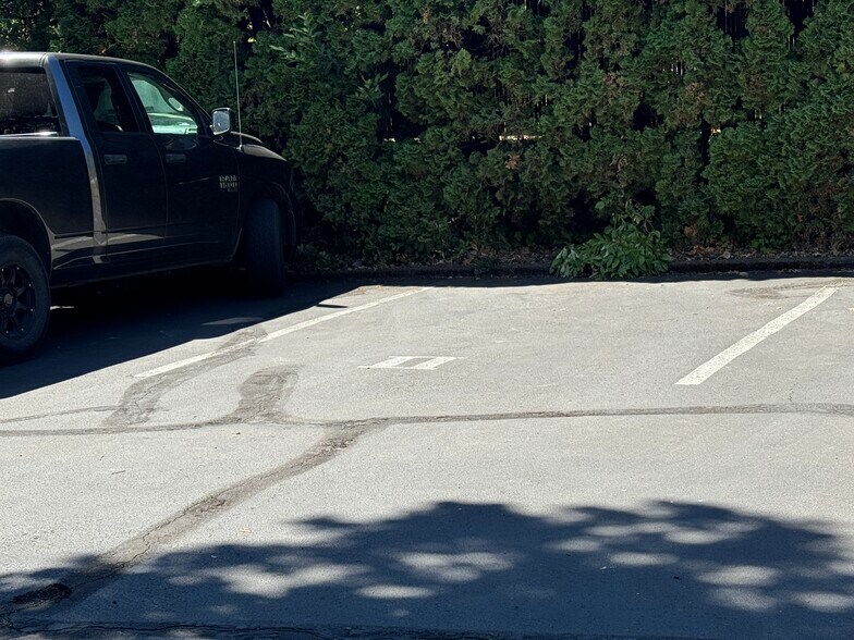 Building Photo - 3354 NW Crest Dr