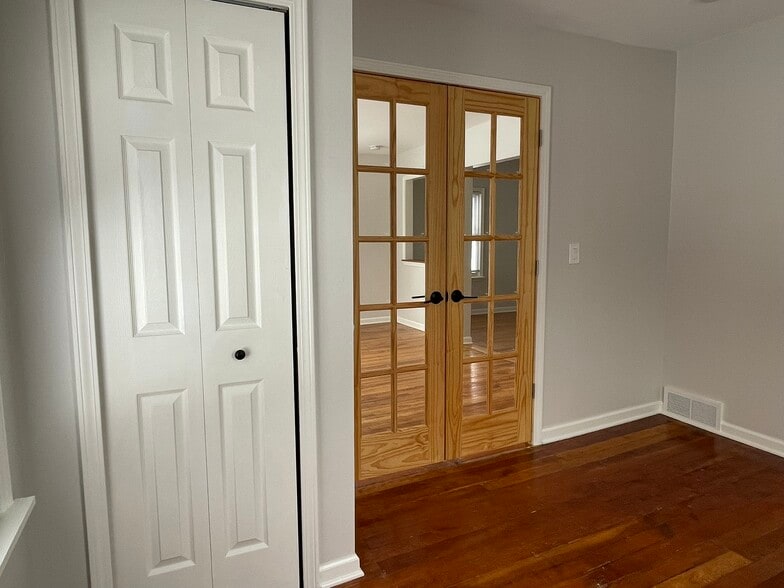 Building Photo - 2450 Gerald Ave