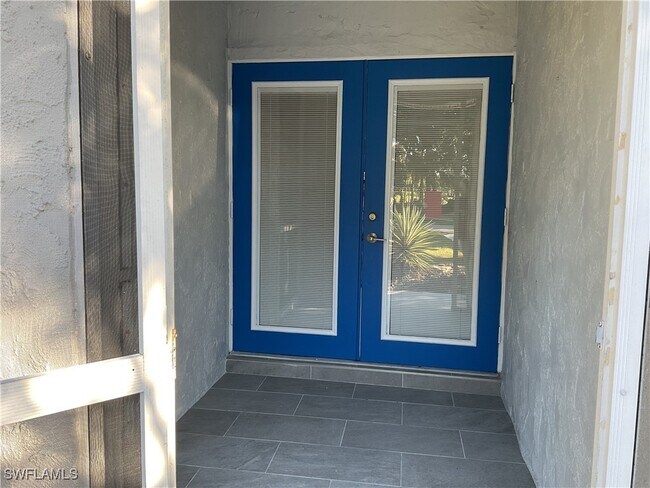 Building Photo - 4587 Flamingo Dr