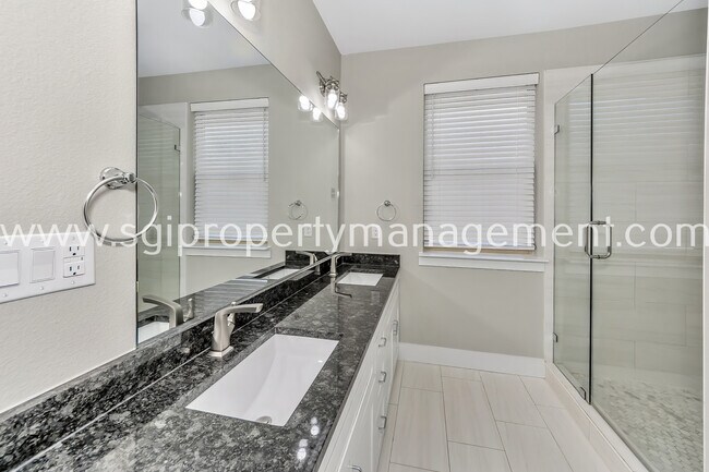 Building Photo - 3604 Aaron Pl