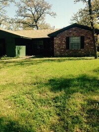 Building Photo - Beautiful Home! Perfect location