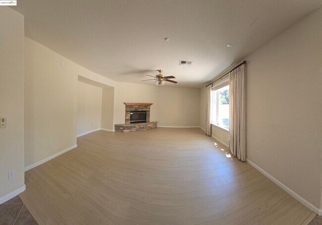Building Photo - 988 Chamomile Ln