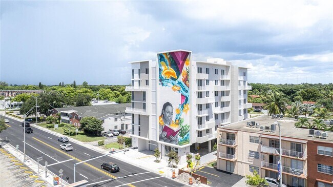 Building Photo - 475 NE 125th St