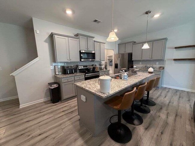 Building Photo - 7565 Knoll Hollow Rd