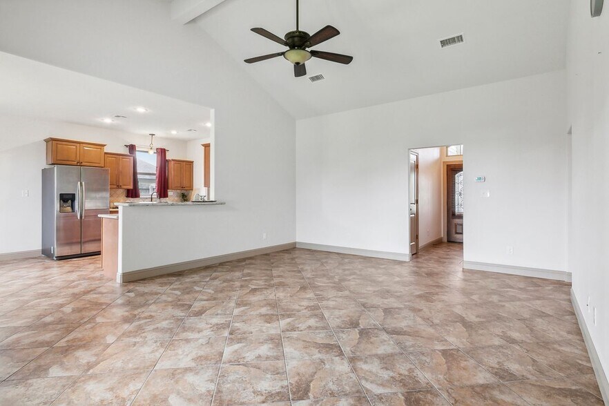 Building Photo - 6500 Llano Ln
