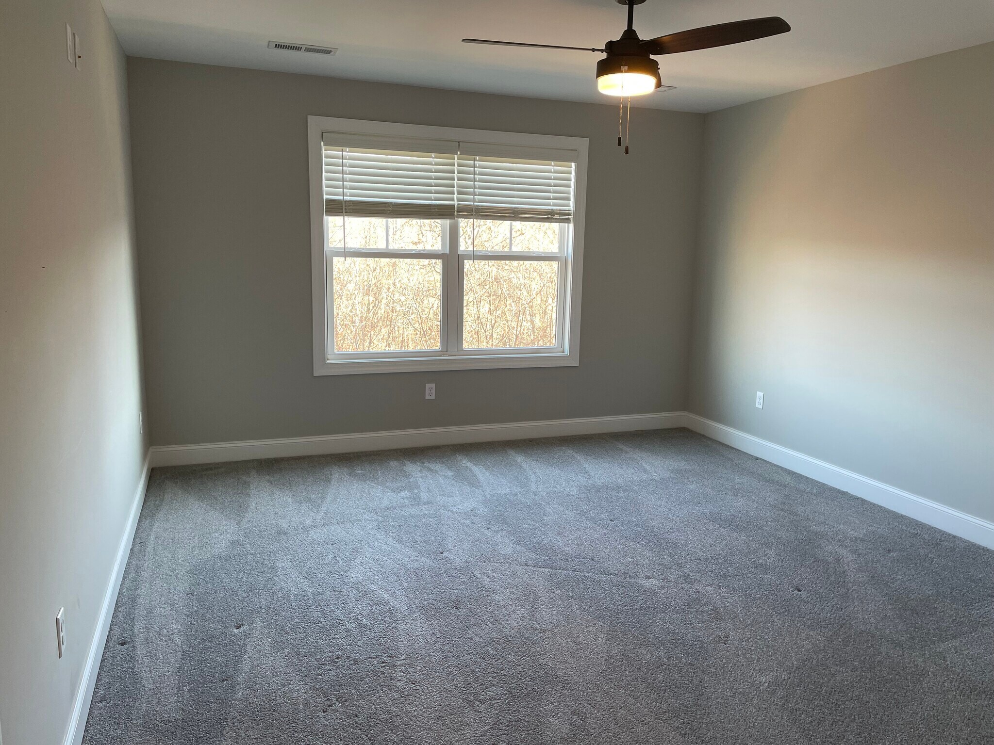 Building Photo - 1639 Helmsdale Dr