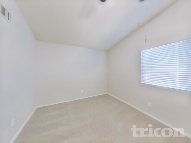 Building Photo - 6642 E Northridge St