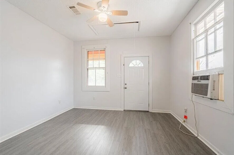 Building Photo - 1825 Clouet St