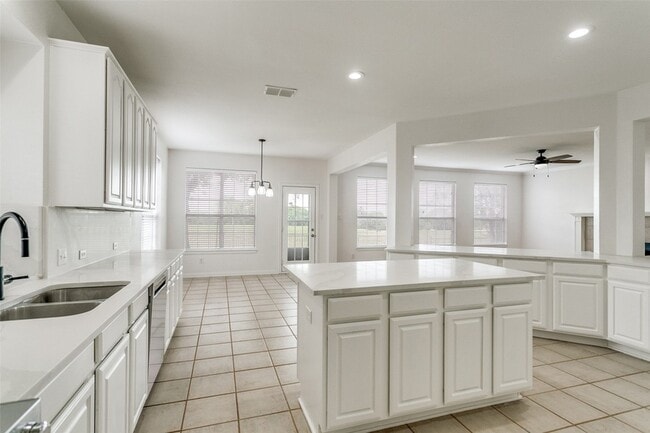 Building Photo - 2625 Royal Birkdale Dr