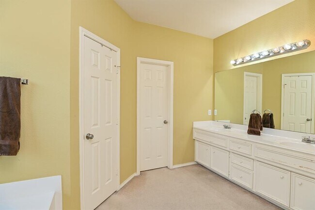 Building Photo - 4903 Lake Gladewater Ct