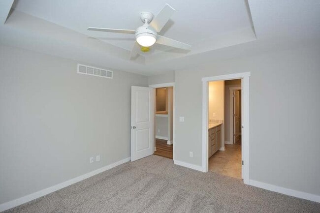 Building Photo - 5447 Rowling Dr
