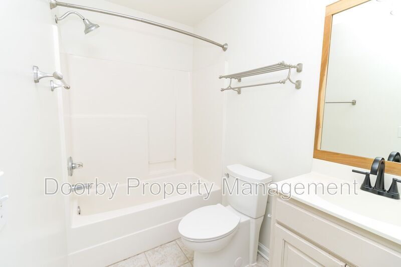 Building Photo - 14 Bunker Dr