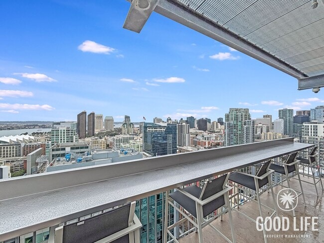 Building Photo - Stunning 1B/1BA Condo in East Village W/ A/C, W/D, Rooftop Deck, Padres Stadium Views, Community ...