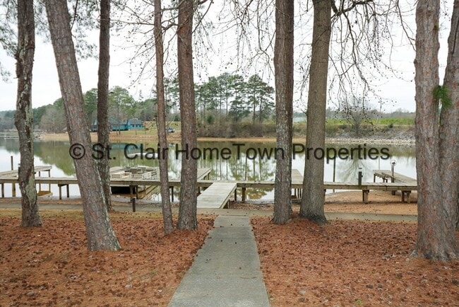 Building Photo - Upstairs Unit on Logan Martin Lake