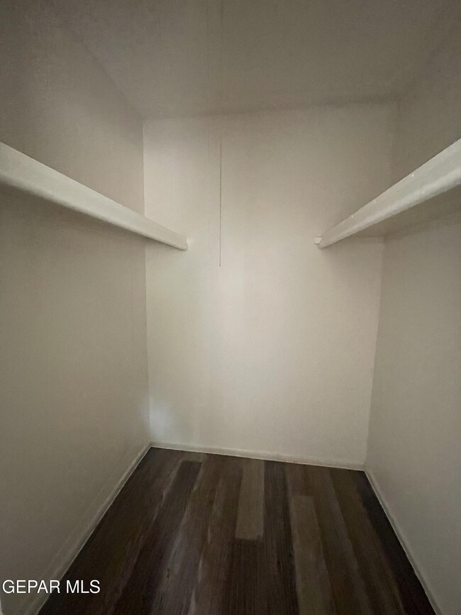 Building Photo - 10902 Bywood Dr