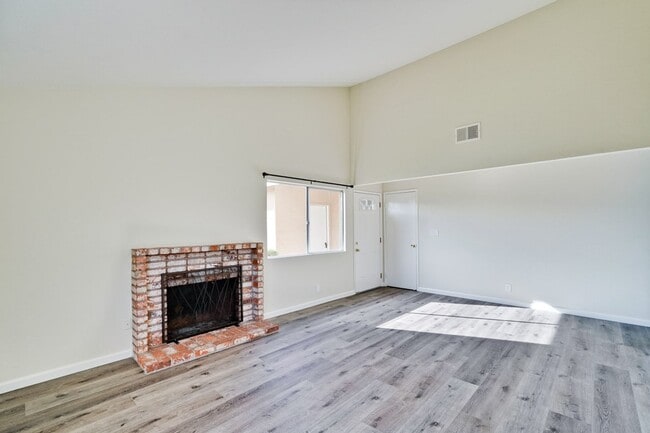 Building Photo - Modernized Fremont Gem: 3BR/2BA with Designer Finishes & Gated Backyard
