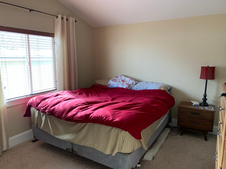 upstairs bedroom - 3635 Reindeer Cir