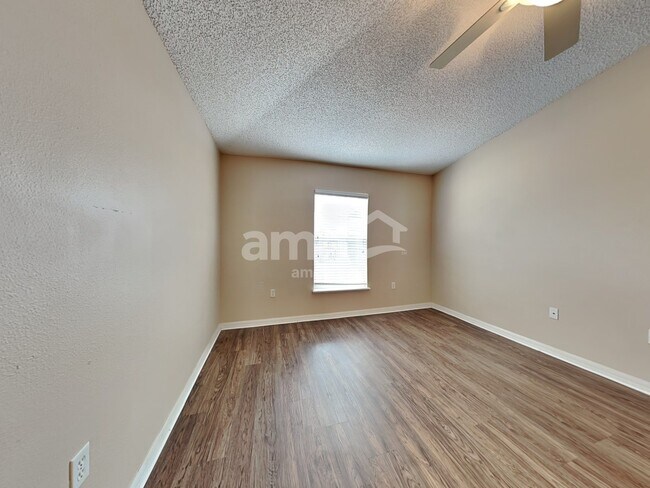 Building Photo - 10418 Maronda Dr