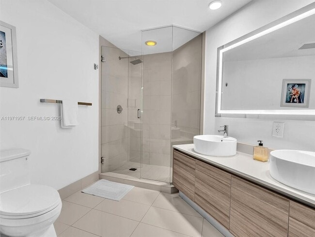 Building Photo - 121 NE 34th St