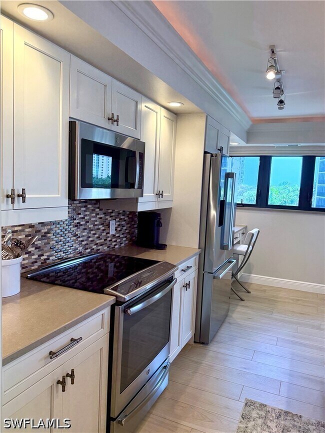 Building Photo - 6020 Pelican Bay Blvd