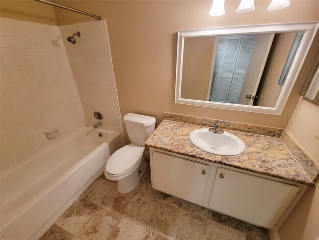Building Photo - 700 Thicket Ln