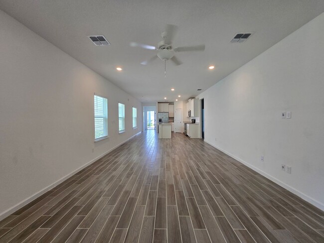 Building Photo - Beautiful 3-Bed, 2.5-Bath home in Tara Lane