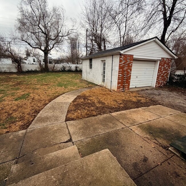 Building Photo - 553 Freeman Dr