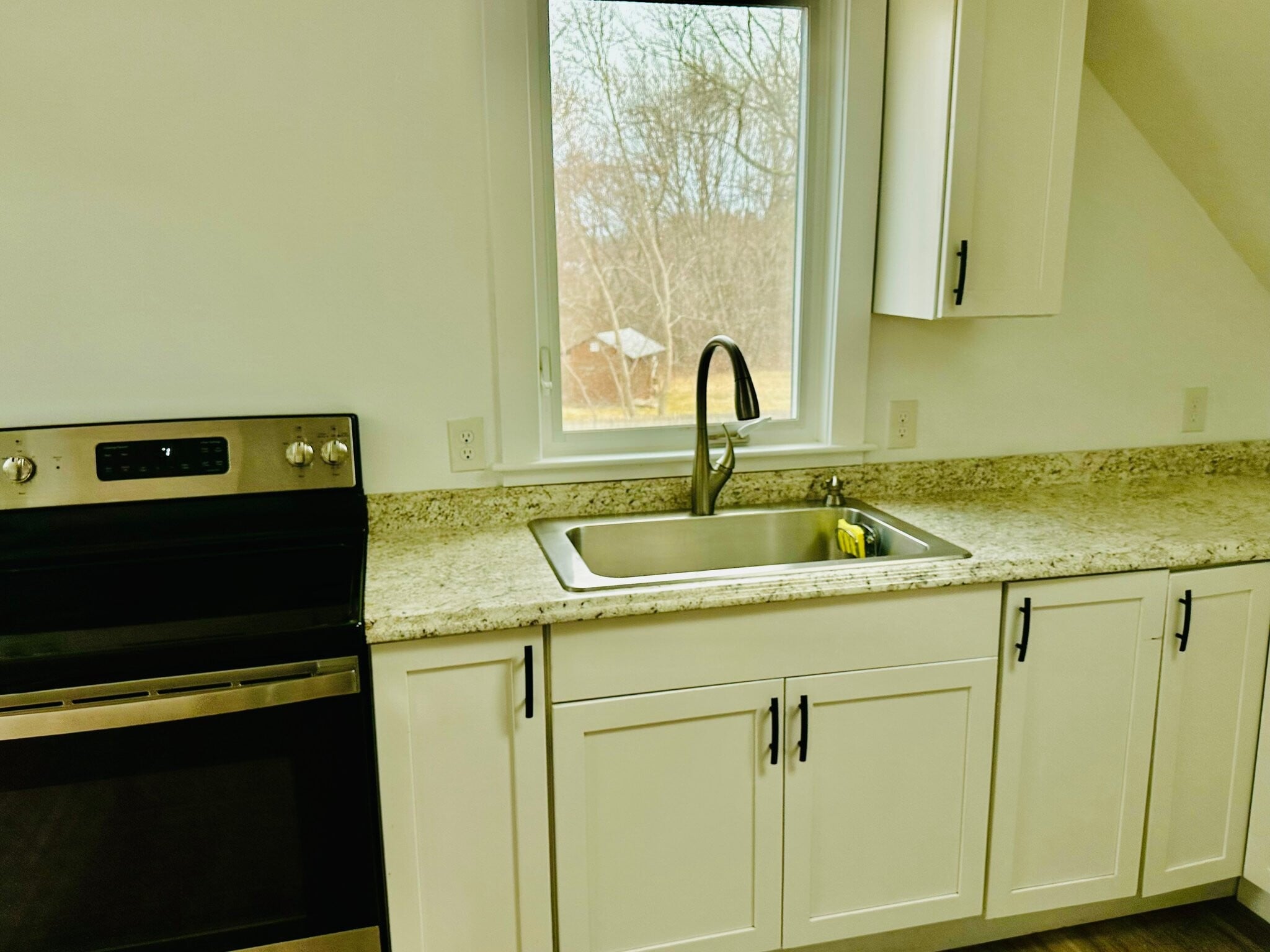 Building Photo - 288 Pleasant St