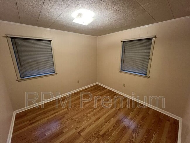 Building Photo - 4143 Nelson St