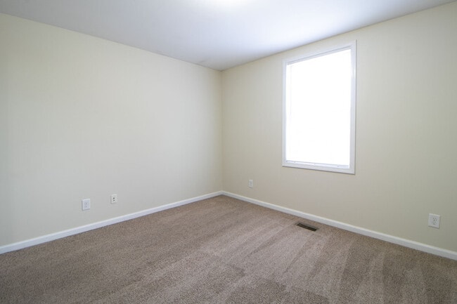 Building Photo - 1716-D Thistlewood Dr