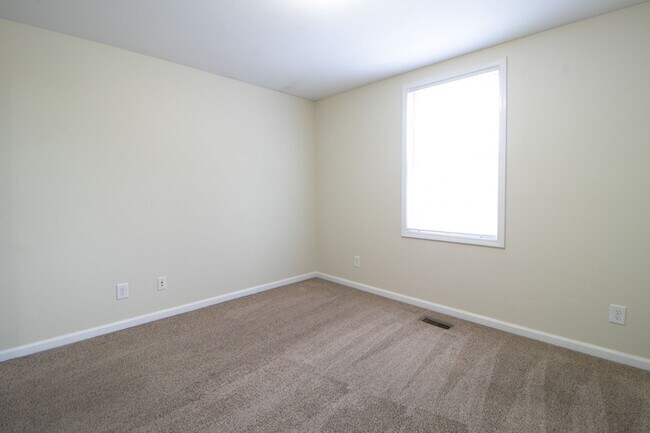 Building Photo - 1716 Thistlewood Dr